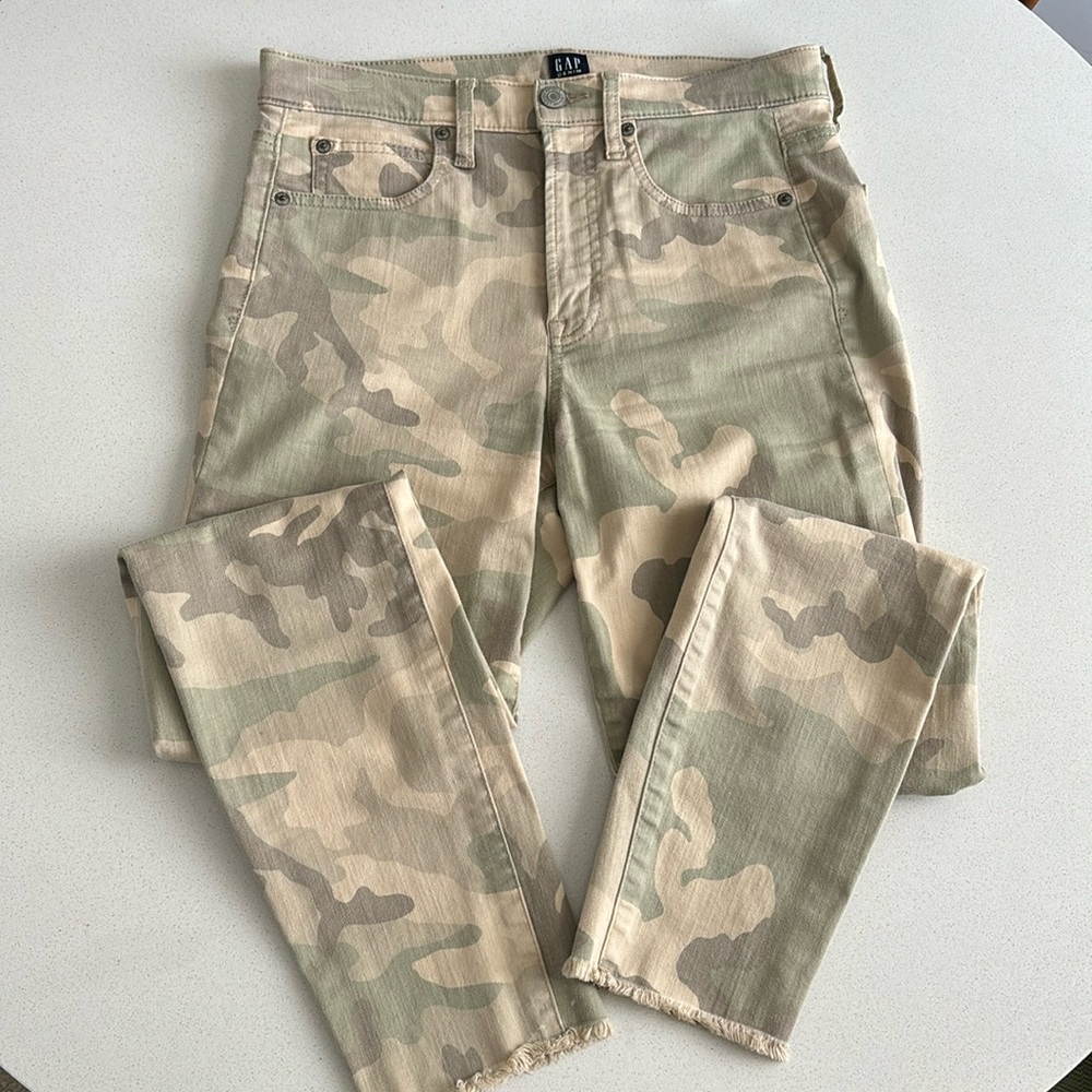Gap Camouflage True Skinny Trousers size 6